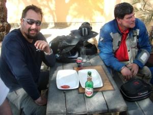 Lunch at Brandvlei: Danny and Rony