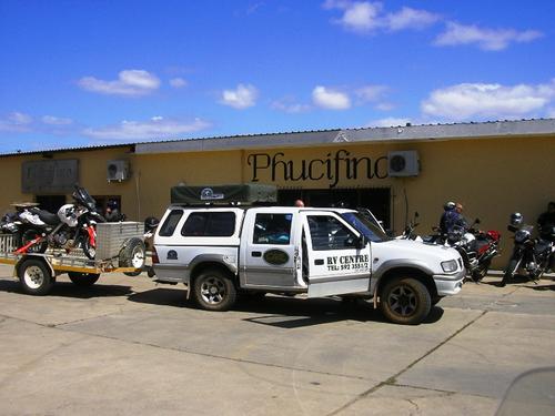 Famous Phucifino pizza lunch stop in Vanrhynsdorp: Re-inflate tyres