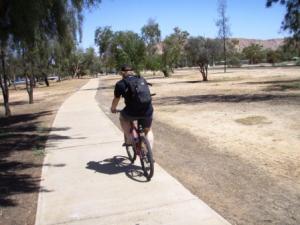 While our bikes were in for a oil, filter and tyre change Alon and I rented bicycles and rode into Alice Springs,: I tried to ramp the little pavement and fell off like a stone idiot. Ha Ha