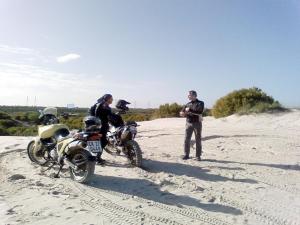 Now we play: That's me posing with flipper and Andreas, at the start of the dunes