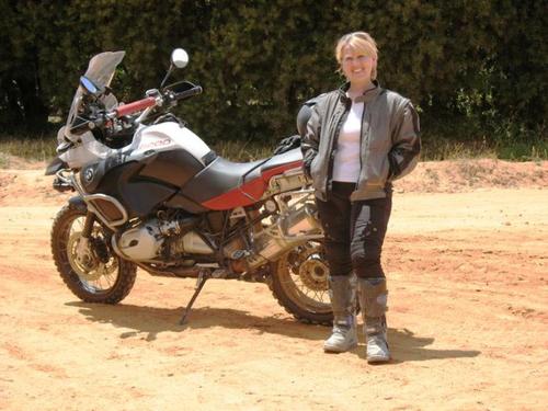 Jos, an experienced happy pillion: 1st well-known dirt stop at an intersection under a tree